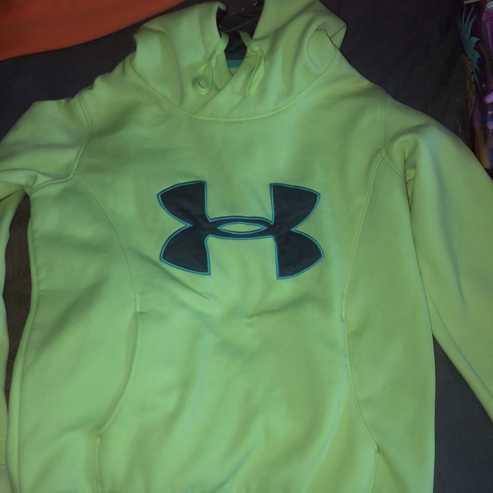 Small woman’s Under Armour Sweatshirt.